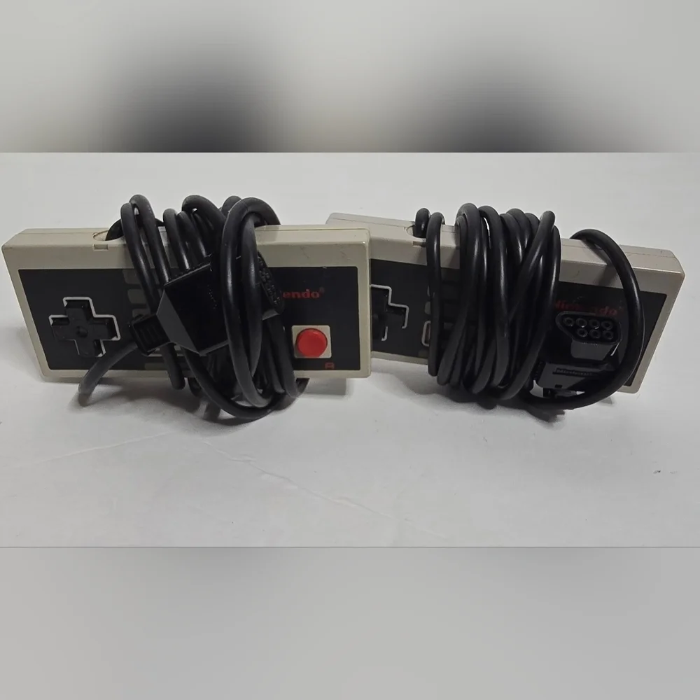 2 Vintage Authentic Nintendo NES NES-004 Wired Controllers OEM